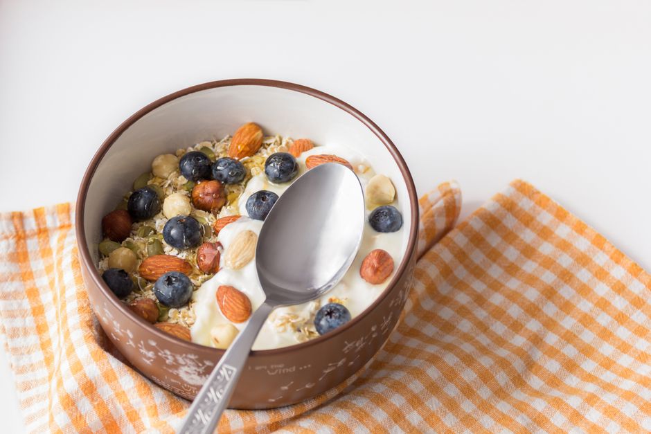 What Are Easy High-Fiber Breakfasts I Can Prepare the Night Before?