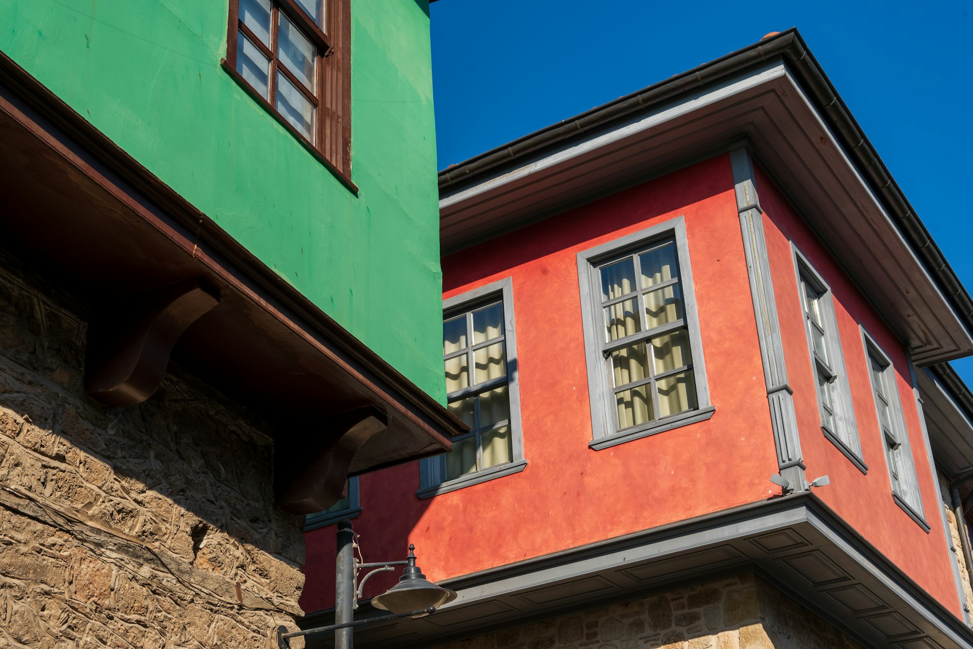 How to Renovate Heritage Homes with Modern Amenities: Blending History and Comfort