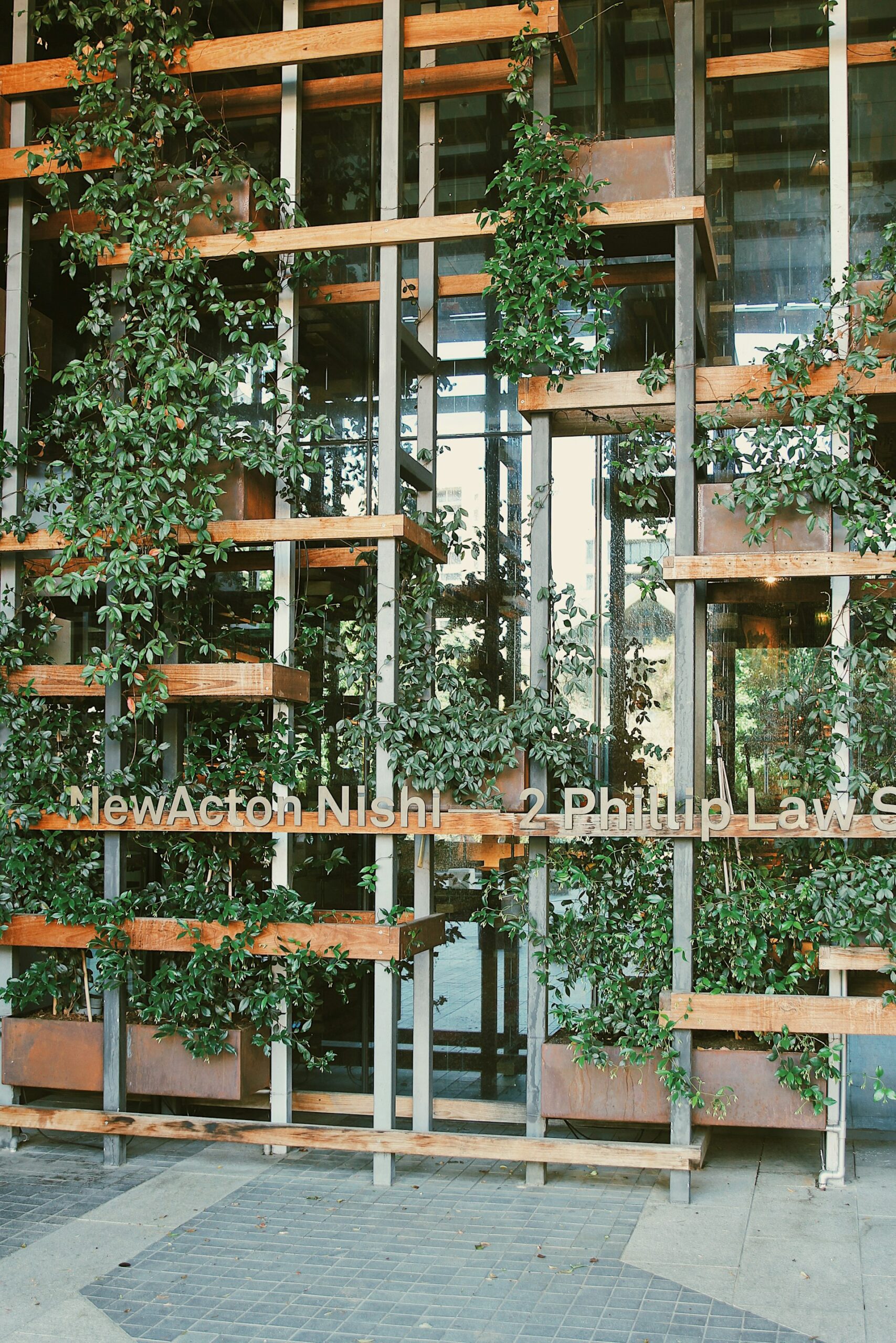 Transform Small Spaces with Vertical Herb Gardens: Creative, Practical Solutions for Urban Living