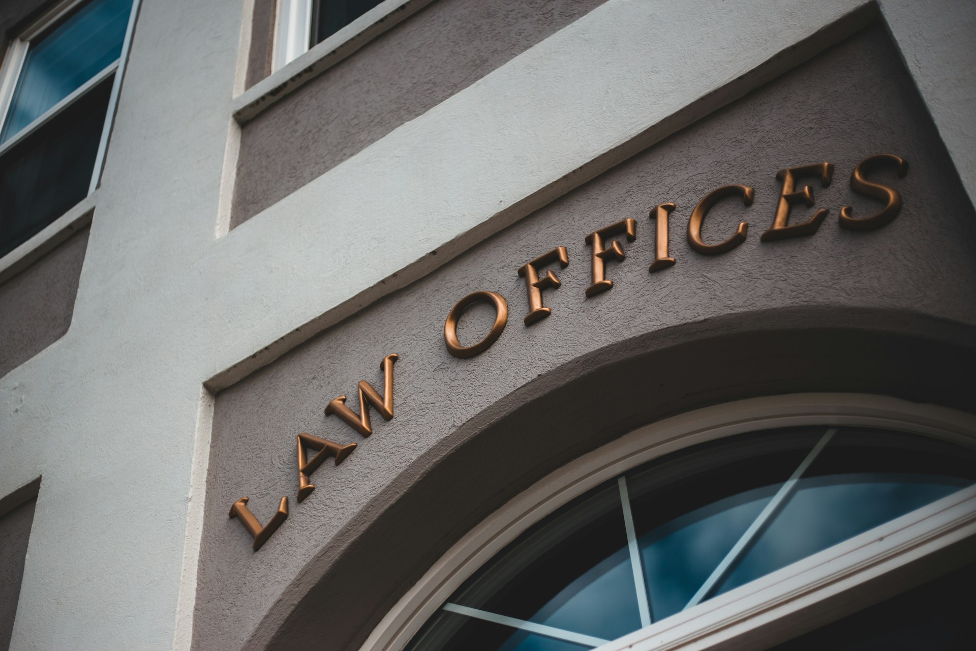 Transforming Legal Practice: The Role of AI in Legal Technology Solutions